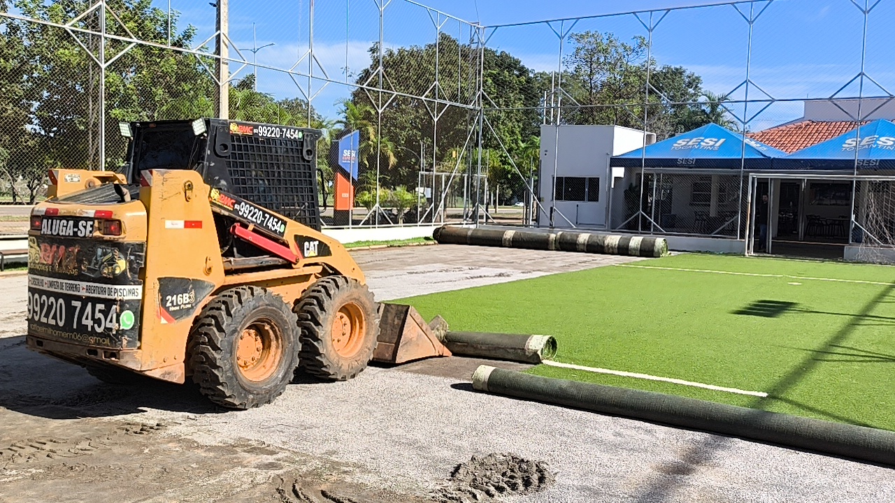 Serviço de carregamento com Bobcat